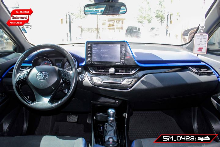 7 Toyota C-HR ( XLE ) 2020