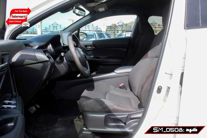 8 Toyota C-HR ( LE ) 2019