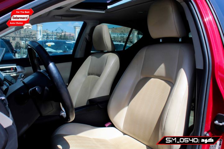 8 Lexus ( CT200 Hybrid ) 2011