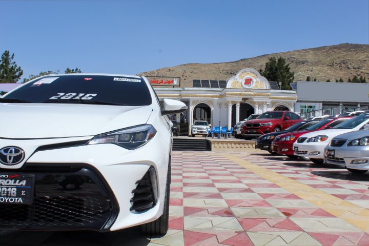 8 Toyota Corolla ( SE )