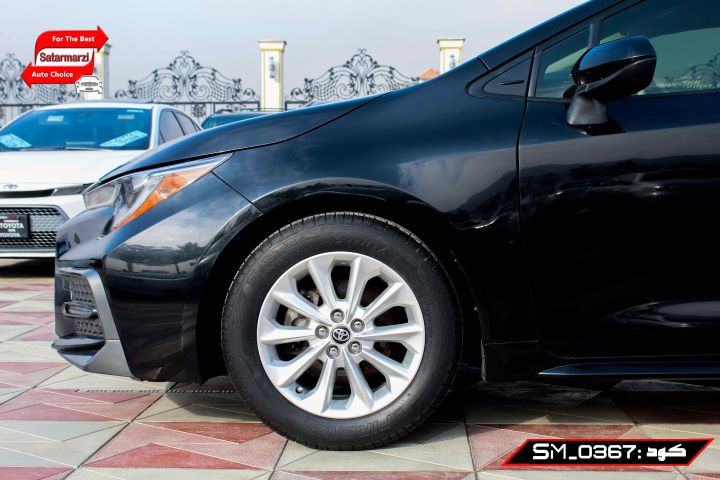 9 Toyota Corolla ( LE )