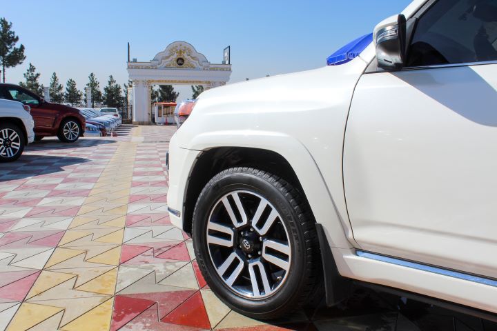 9 Toyota 4Runner ( Limited )