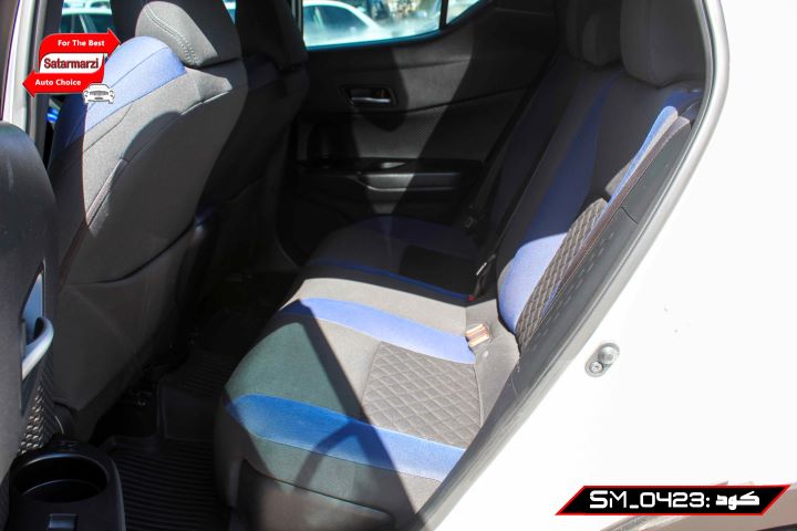 9 Toyota C-HR ( XLE ) 2020